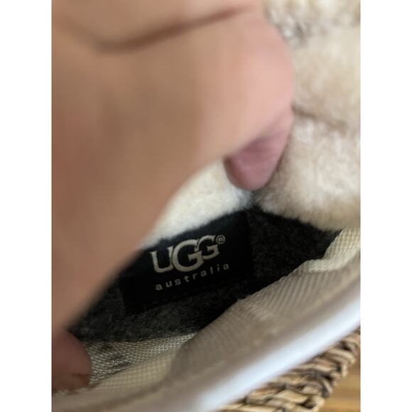UGG Australia WHITE WATERPROOF SHEEPSKIN SNOW BOOTS Sz 4 - Picture 6 of 14